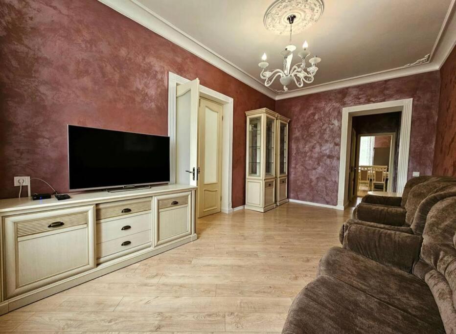 צ'יסינאו Luxury Apartment In The Center מראה חיצוני תמונה