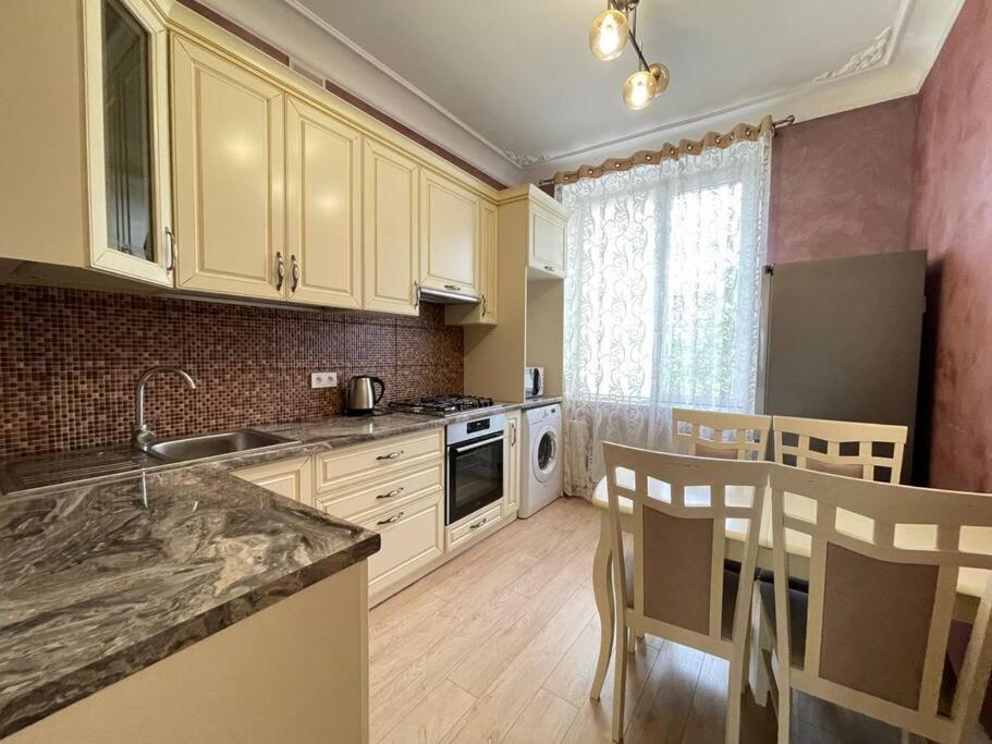צ'יסינאו Luxury Apartment In The Center מראה חיצוני תמונה