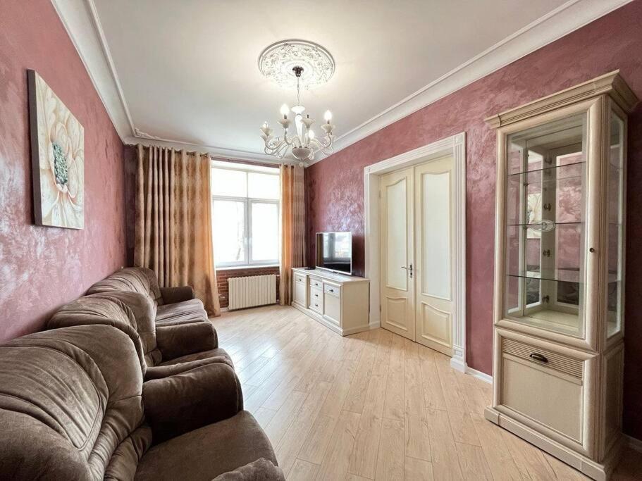 צ'יסינאו Luxury Apartment In The Center מראה חיצוני תמונה